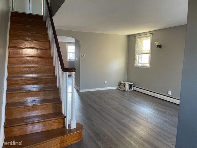 Building Photo - 3 br, 1.5 bath House - 1840 Benson St