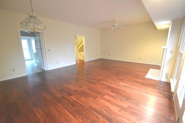 Building Photo - 3313 Fairmont Dr