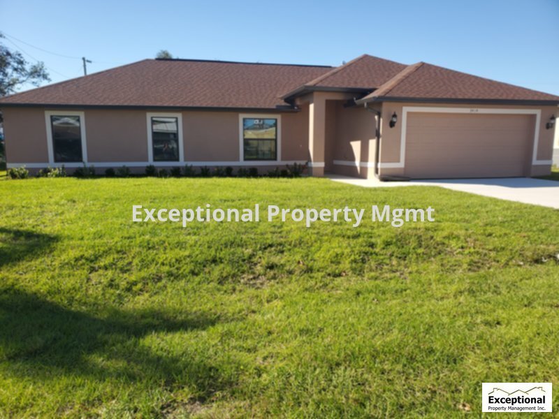 Foto principal - Newer 4 Bedroom 2 bath home SE Cape Coral!...