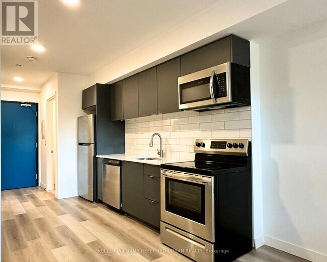 Photo du bâtiment - 325 University Ave W