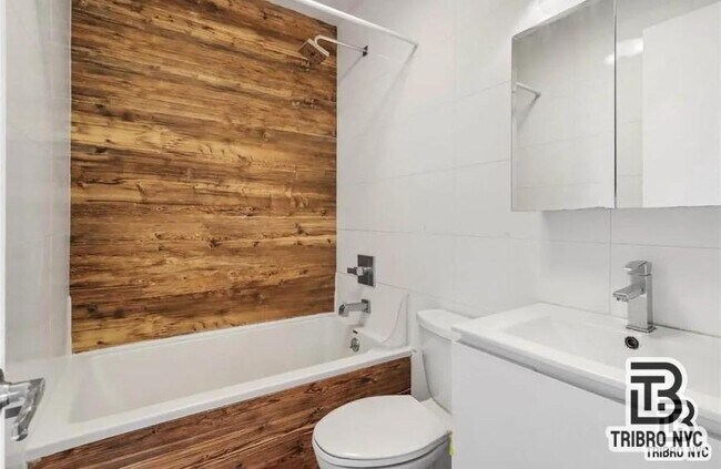 Foto del edificio - 3 bedroom in Brooklyn NY 11217