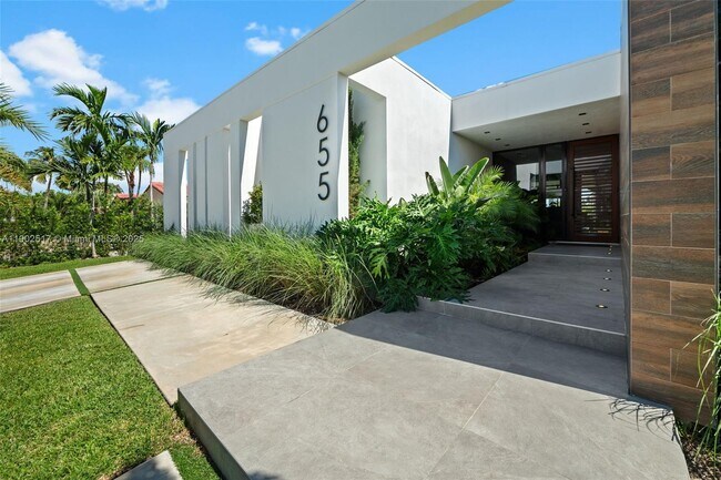 Building Photo - 655 Layne Blvd