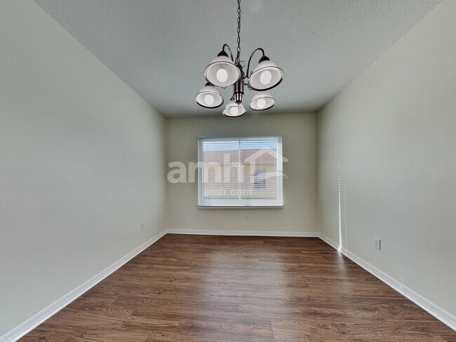 Foto del edificio - 9848 Edmonton Dr