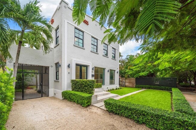 Building Photo - 151 NE 43rd St