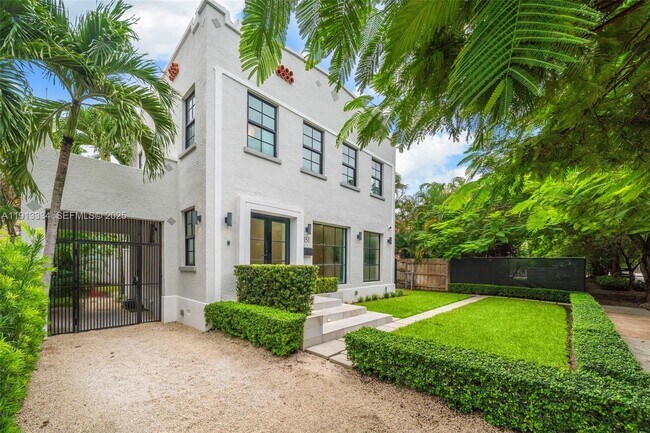 Foto del edificio - 151 NE 43rd St