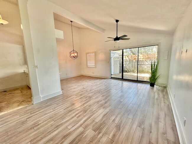 Foto del edificio - 166 Knots Pl