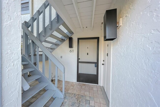Foto del edificio - 611 Lively Dr