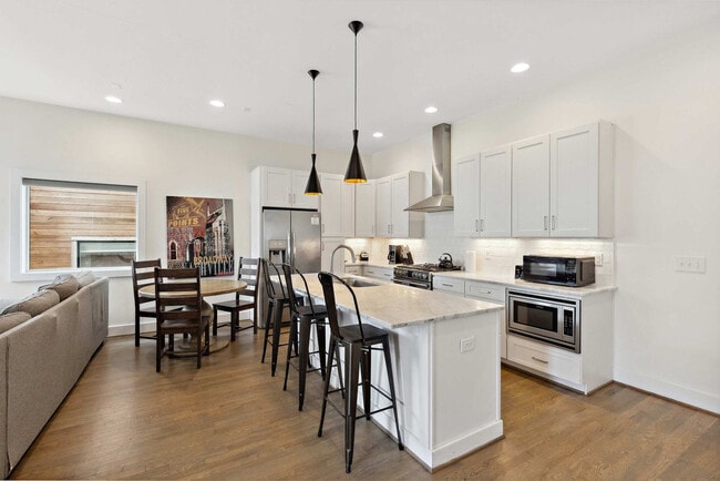 Building Photo - 960 9th Ave S