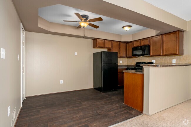 Apartamento renovado de 1 dormitorio y 1 baño - 900 pies cuadrados - Cocina/Comedor - Sterling Heights Apartments