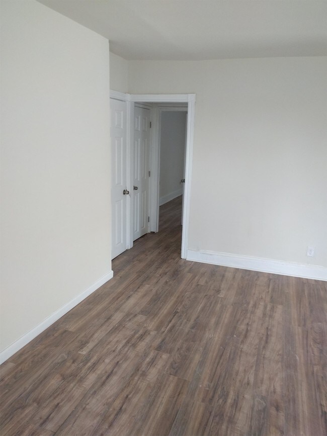 Building Photo - 1204 W Rockland St