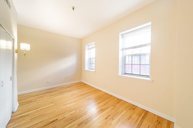 Building Photo - 227 Christopher Columbus Dr