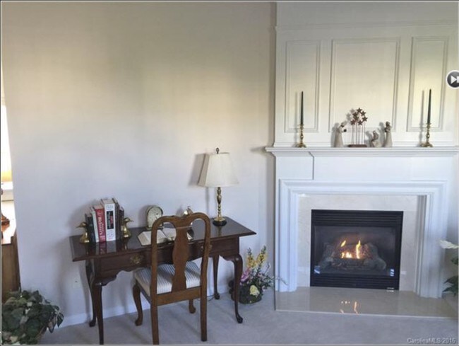Building Photo - 14713 Ballantyne Village Way