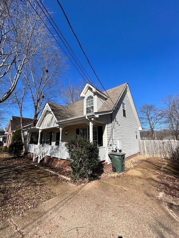 Building Photo - 309 Oakdale Dr