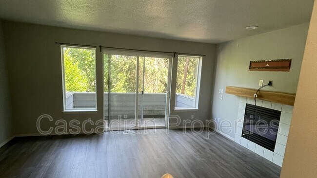 Foto del edificio - 6170 SE Lake Rd