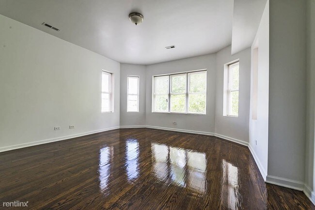 Foto del edificio - 8149 S Marshfield Ave
