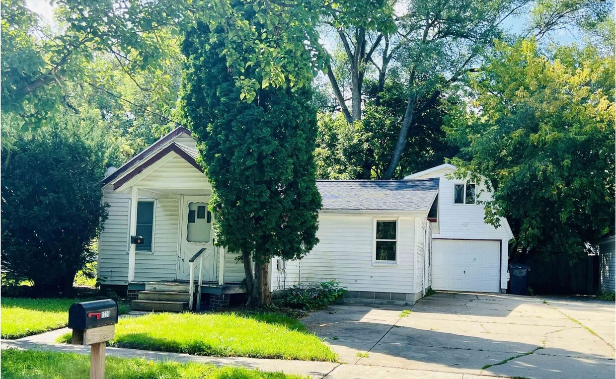Primary Photo - 1709 Adelaide St