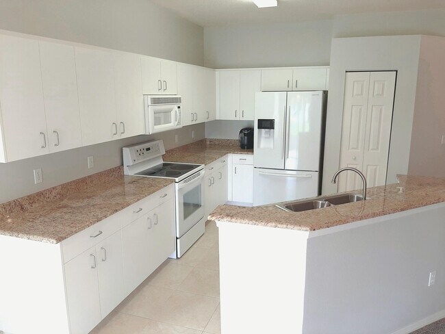 Building Photo - 2513 Ventura Cir