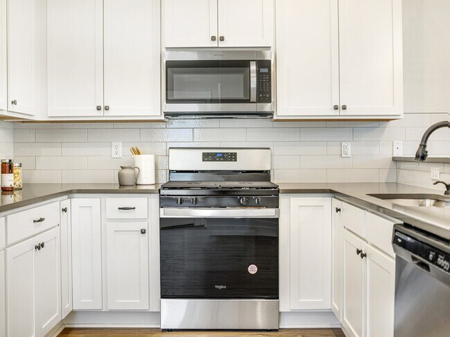 Foto del edificio - Brand New Construction Is Ready For Move I...
