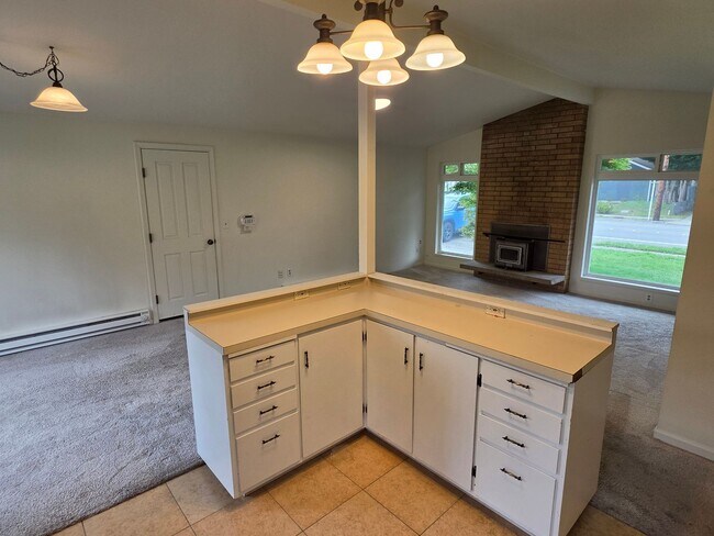 Foto del edificio - Lynnwood 3 Bedroom Rambler with Fenced Yard - Pets Welcome