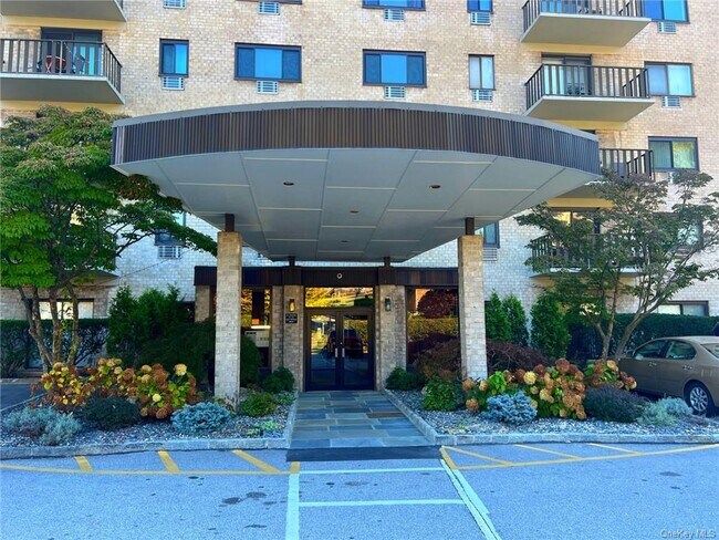 Foto del edificio - 666 Pelham Rd