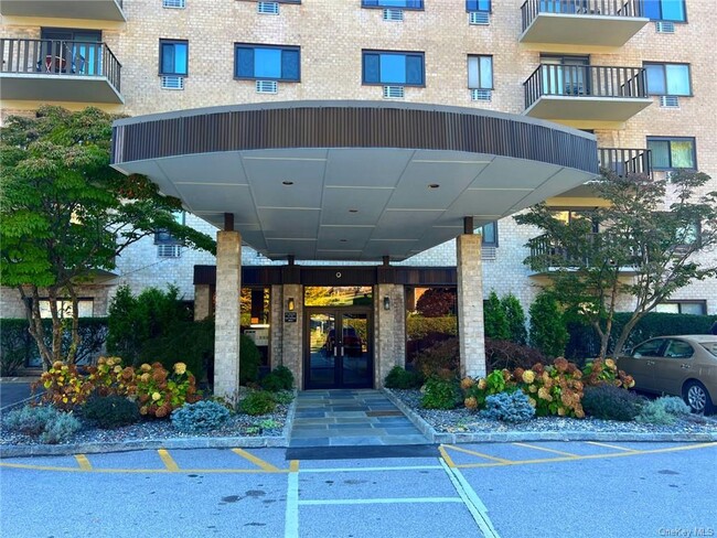 Building Photo - 666 Pelham Rd