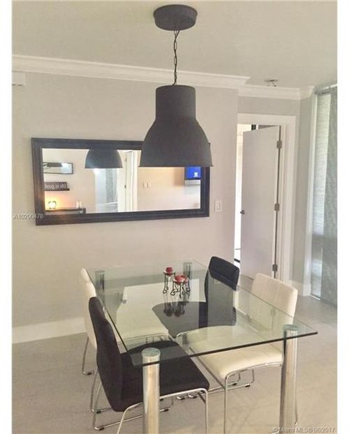 Building Photo - 2649 Carambola Cir N