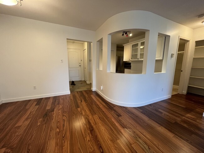 Building Photo - 3183 Esmond Ave