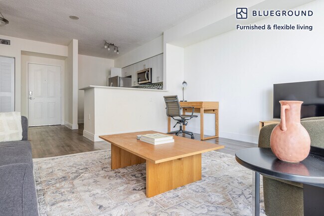 Foto del edificio - 16900 N Bay Rd