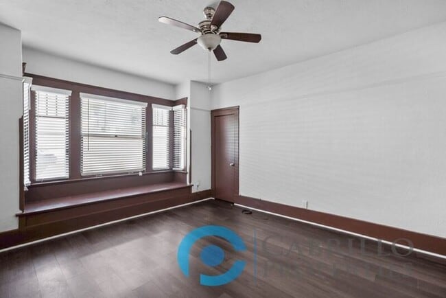 Foto del edificio - 2203-8 Broadway