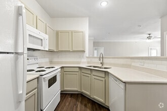 2BR, 2BA - 1,1872SF - Kitchen - The Remington
