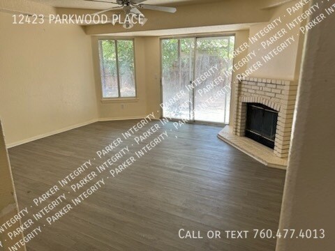 Foto del edificio - 12423 Parkwood Pl