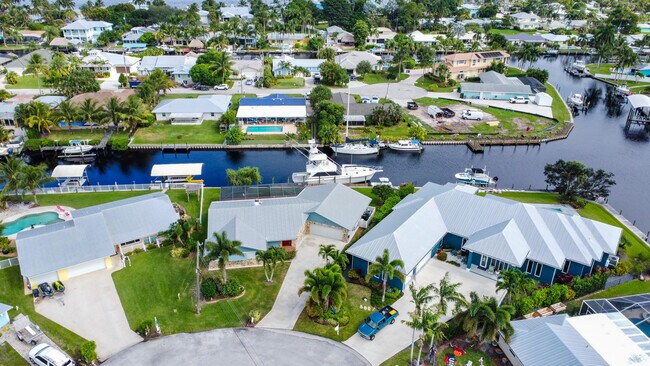 Foto del edificio - 1360 SW Albatross Way