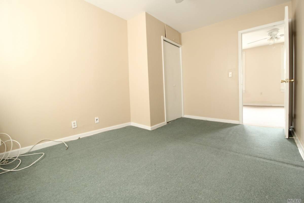 Primary Photo - 72-22 68th St