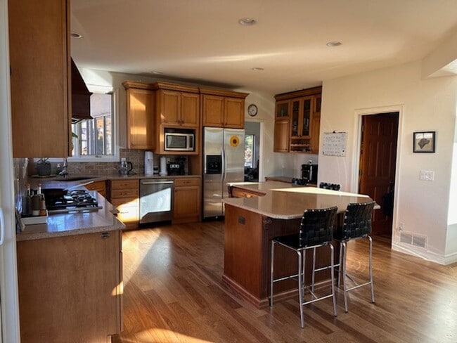 Building Photo - Wonderful, Sun-Filled 4-Bed 5-Bath Home on Enclosed Double-Lot on Coal Creek Golf Course in Louis...