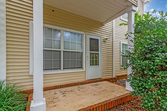 Foto del edificio - Charming & Convenient 2-Bedroom Condo in t...