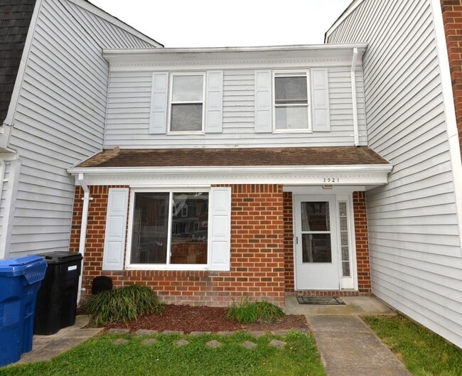 Building Photo - Updated 2 Bedroom Townhome in Salem Lakes
