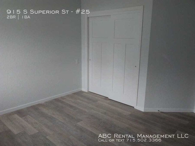 Building Photo - Retro-Modern 2 Bedroom Handicap Accessible