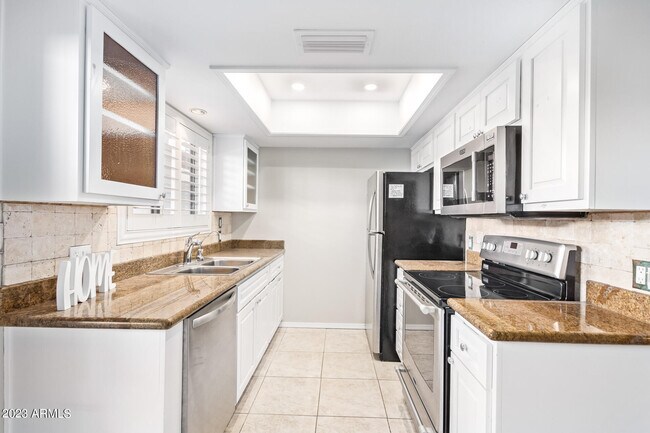 Foto del edificio - 16510 E Palisades Blvd