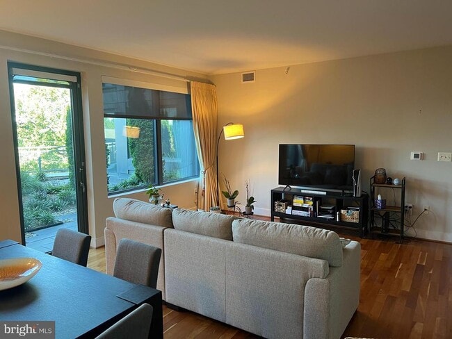 Foto del edificio - 4101 Albemarle St NW