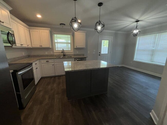 Building Photo - 380 Joe Walding Dr