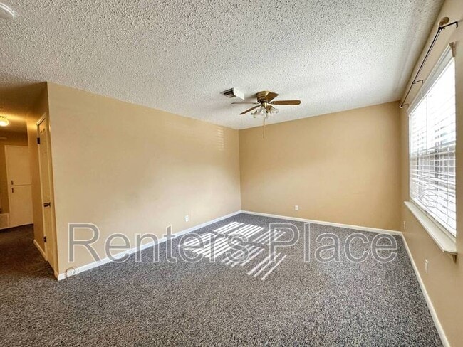 Building Photo - 2407 S Olympia Ave