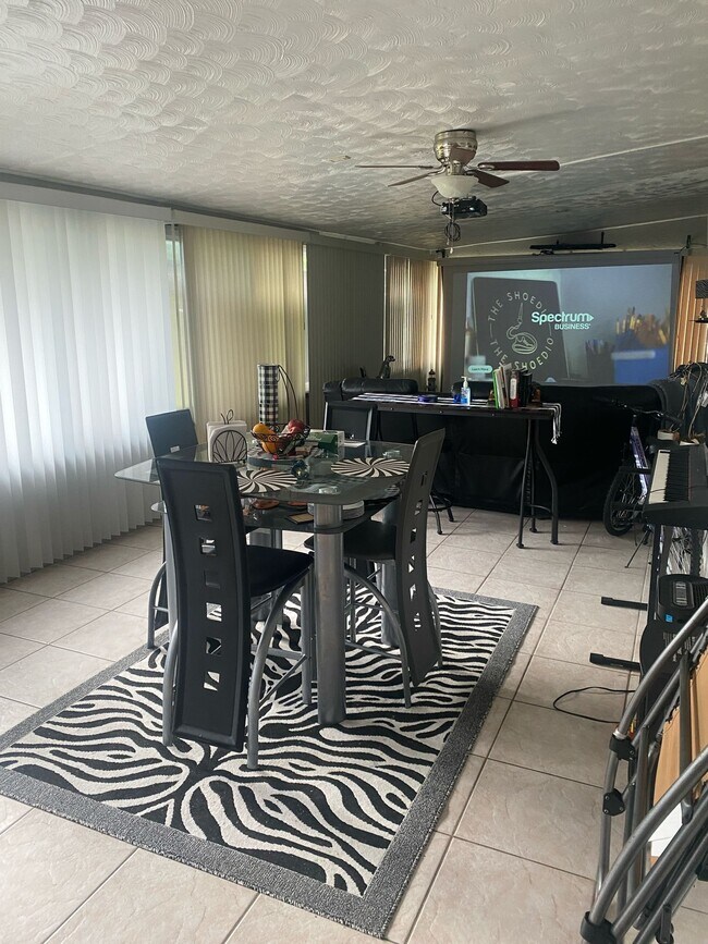 Foto del edificio - 2899 S Tanner Rd