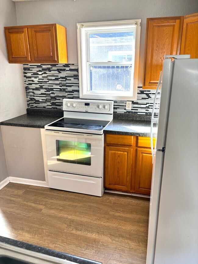 Building Photo - 2432 N Kenyon St