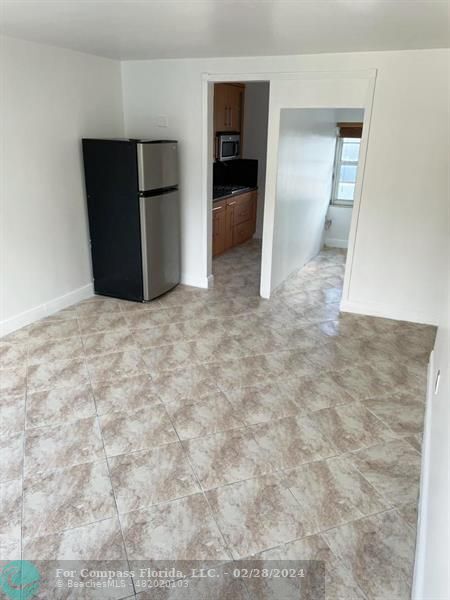 Building Photo - 555 SW 16th Ave