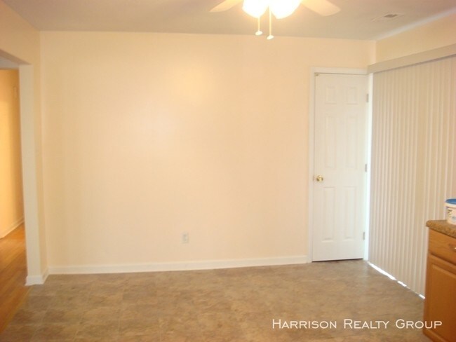 Building Photo - 3BR/1.5BA Ranch with Finished Basement