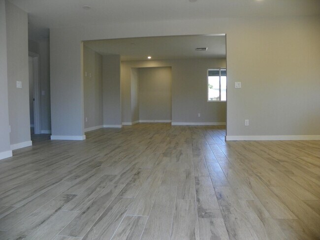 Foto del edificio - 8337 E Meadowbrook Ave