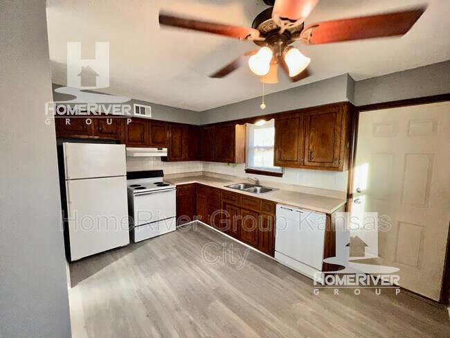 Building Photo - 16725 Bel- Ray Blvd