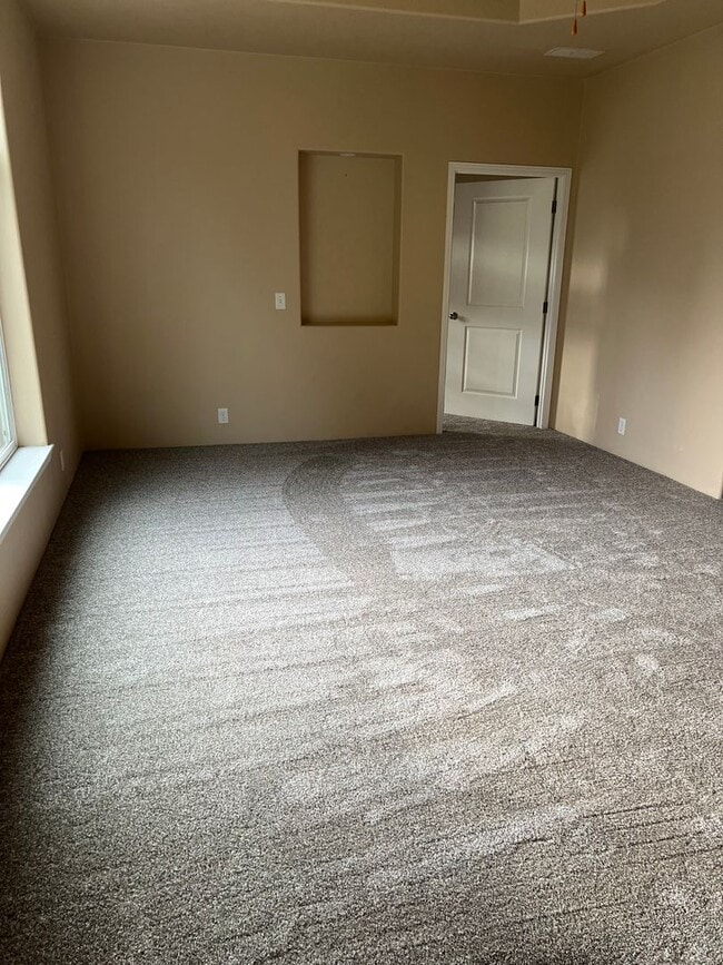 Building Photo - Clean 3 bedroom 2 bath manufactured home w...