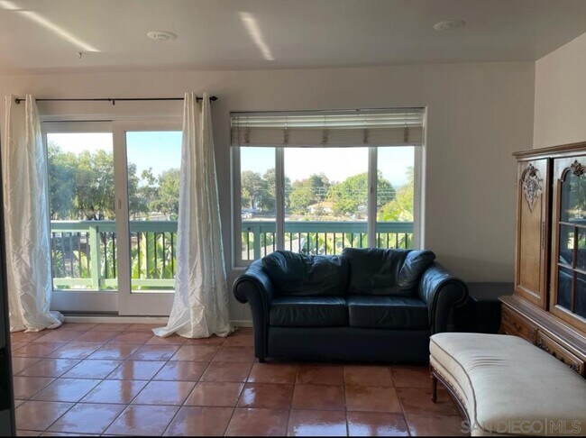 Building Photo - 2945 Highland Dr