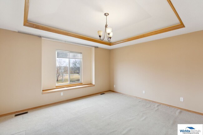 Building Photo - 4 bedroom 3 bath home